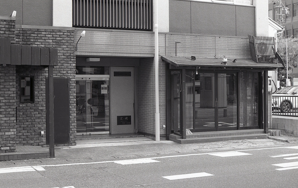 市役所前の廃業店舗