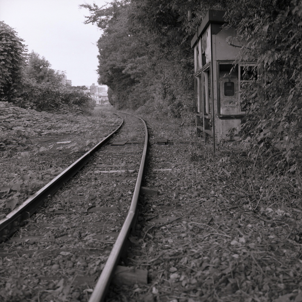 ＪＲ春日井駅へカーブする線路