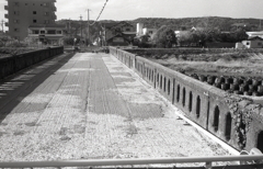 解体途中の石橋