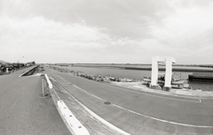 川縁の漁港の風景