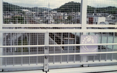 高架には藤のデザインプレート