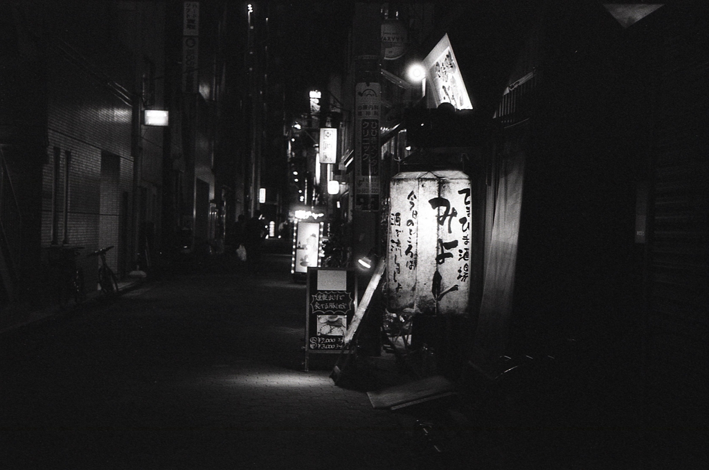 しょんべん横丁　～東京モノクロ
