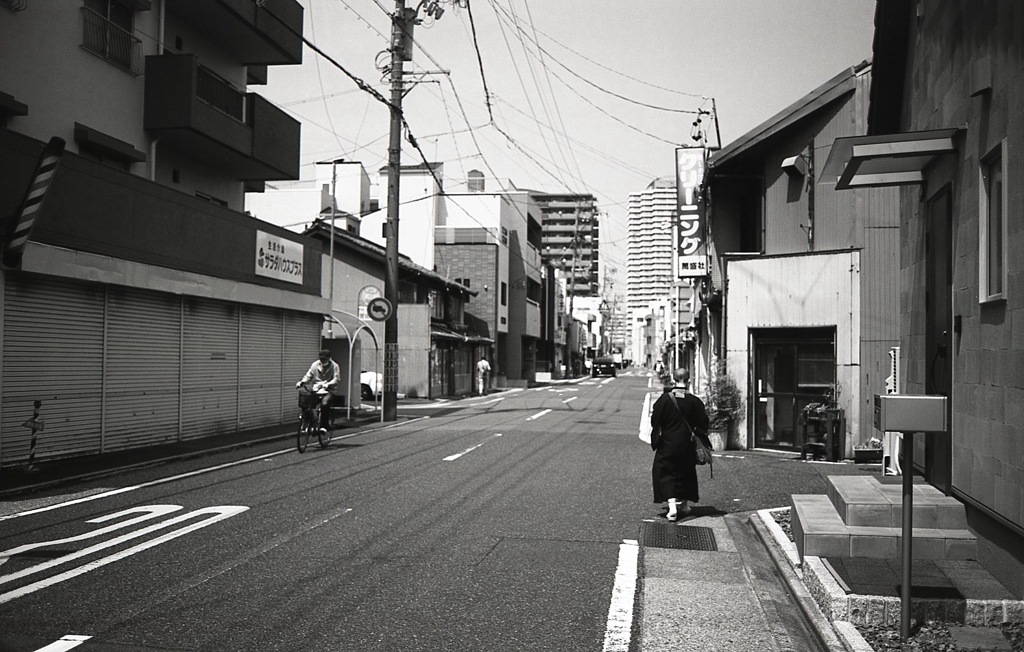 托鉢の尼さんが歩く町　～旧・大松商店街