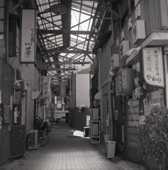 日暮れ待つ大門横丁