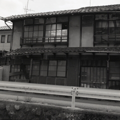 屋根の抜けた空家　～瀬戸ぶら