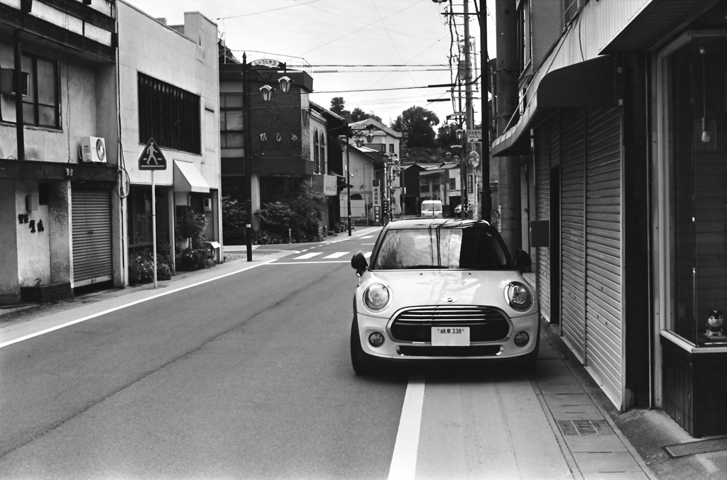 MINIのある多治見の街風景
