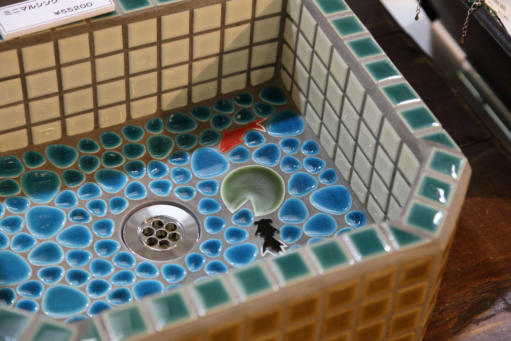 ここにも金魚が…