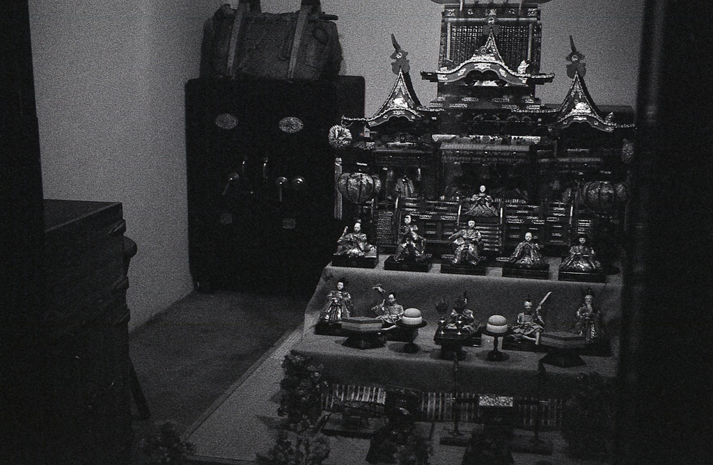 金庫横の雛飾り