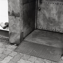 閉ざされた扉　～BAR 「dos」