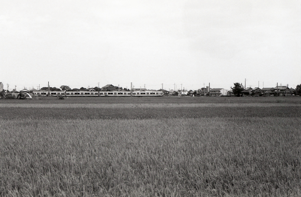 愛西市「電車の走る風景」