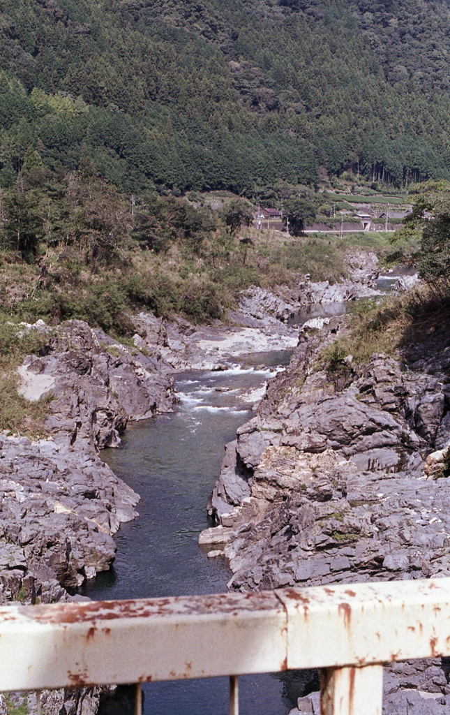 トラス橋から飛騨川（上流方面）