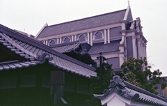 白壁の屋根景色