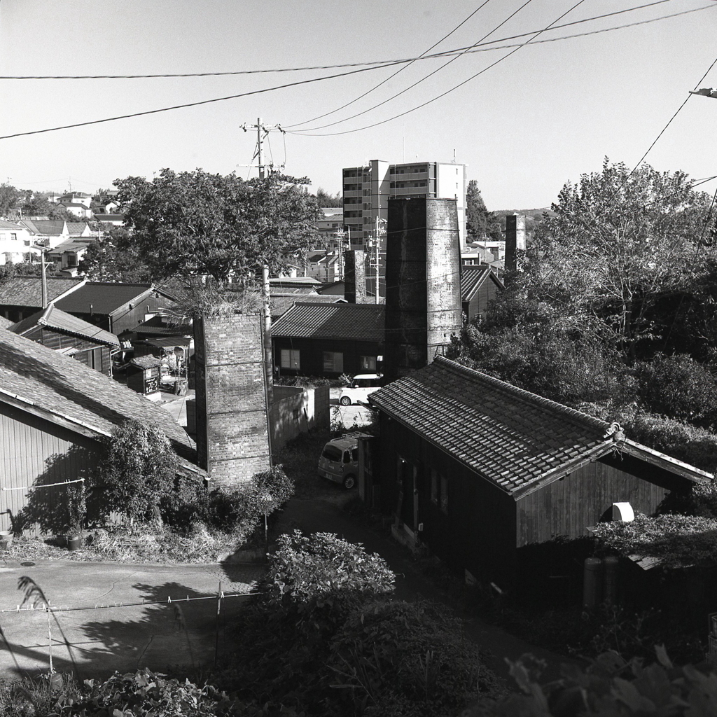 煉瓦煙突のある風景