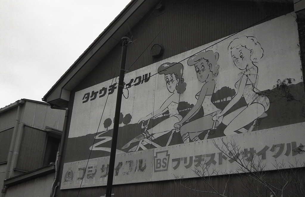 ホットパンツの三人娘