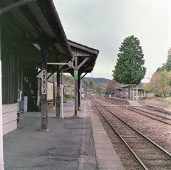 岩村駅ホームの風景