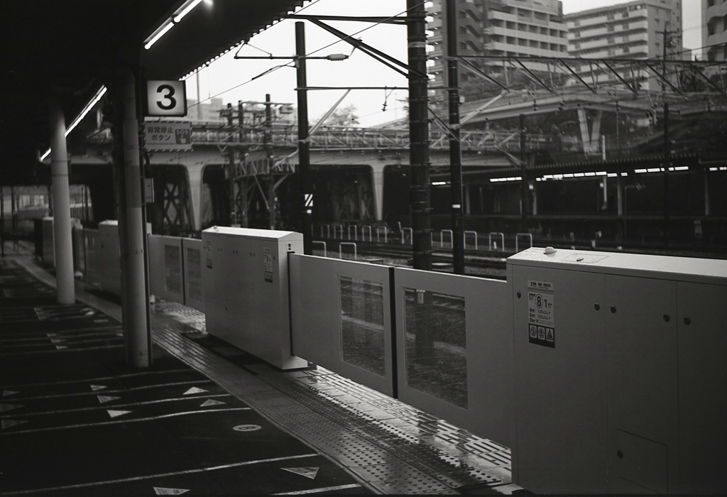 雨の金山総合駅Ⅲ　～お見流しフォト（苦笑