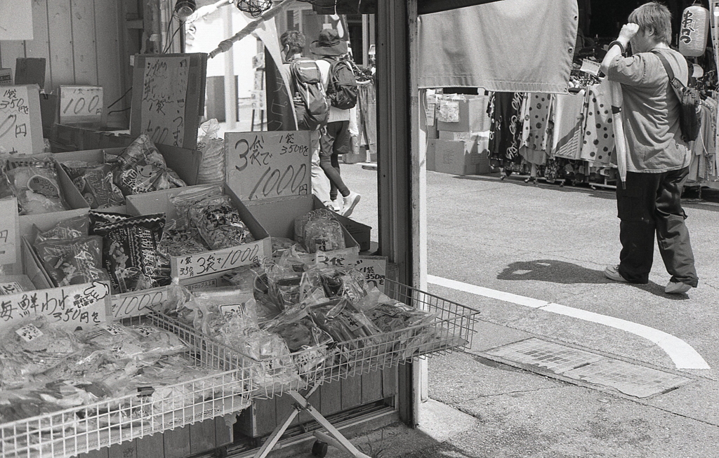 駄菓子屋の店先