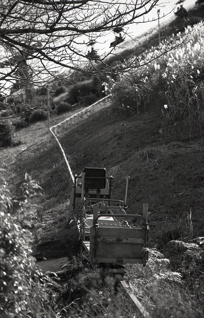 業務用車両はモノレール？