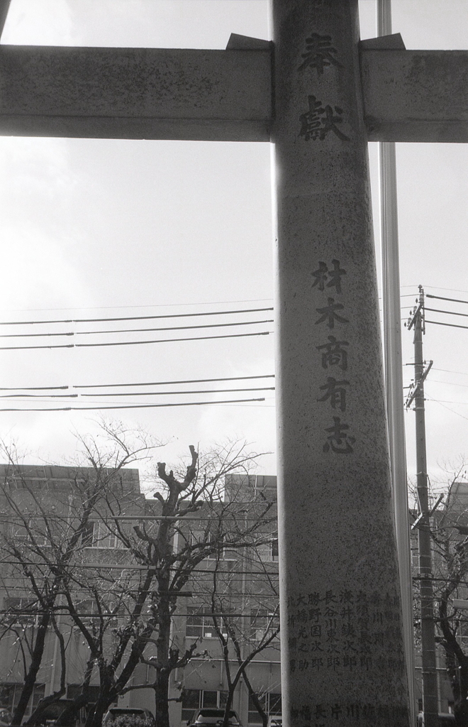 石鳥居に刻まれた歴史