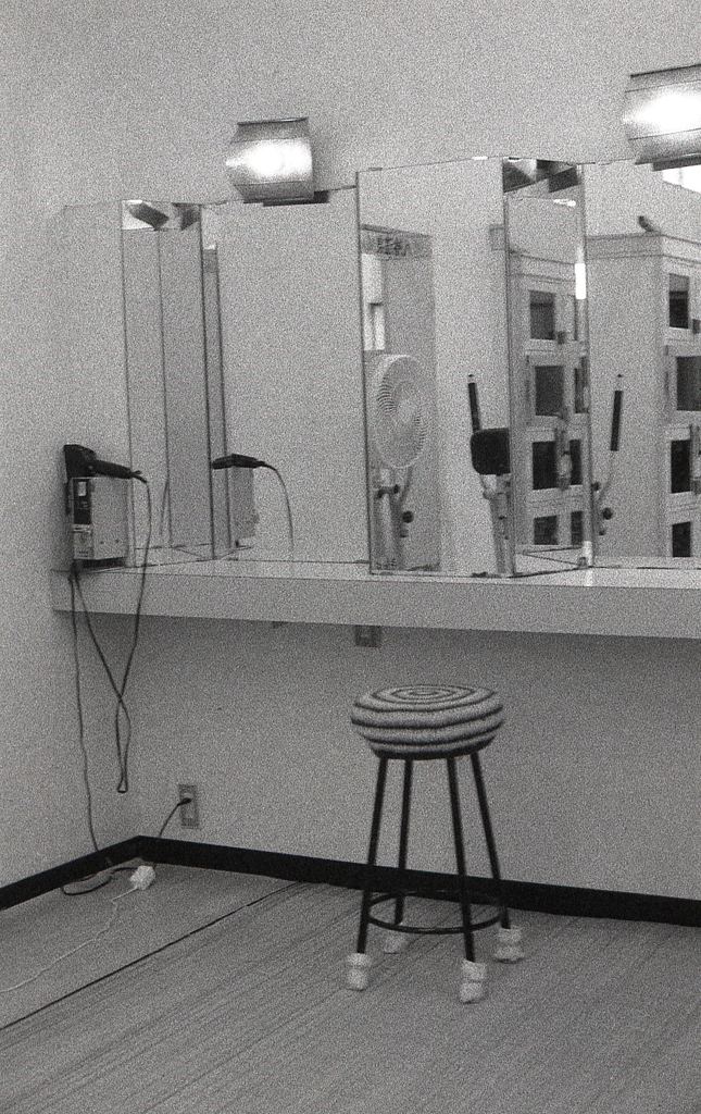 鏡とドライヤー