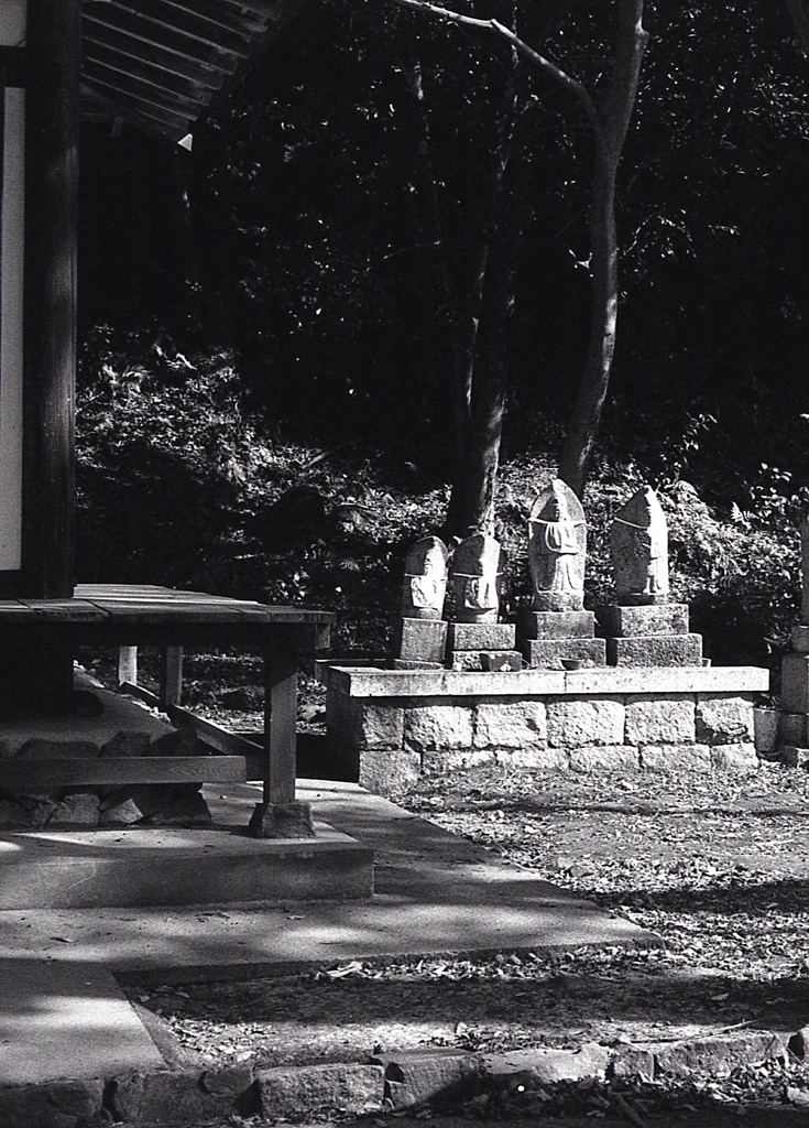 お堂よこの石仏