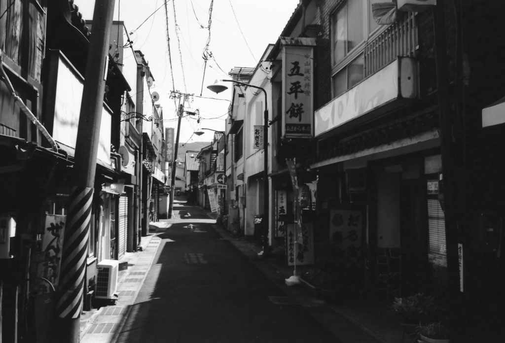 路地の小さな商店街