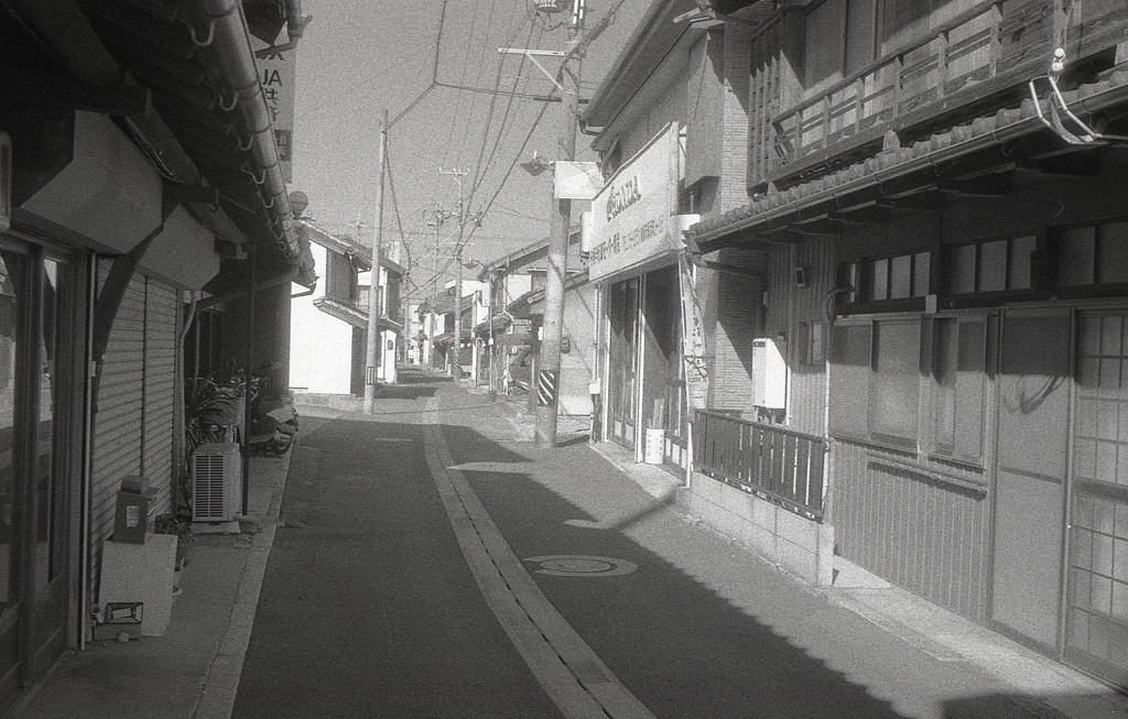 常滑街道を歩く