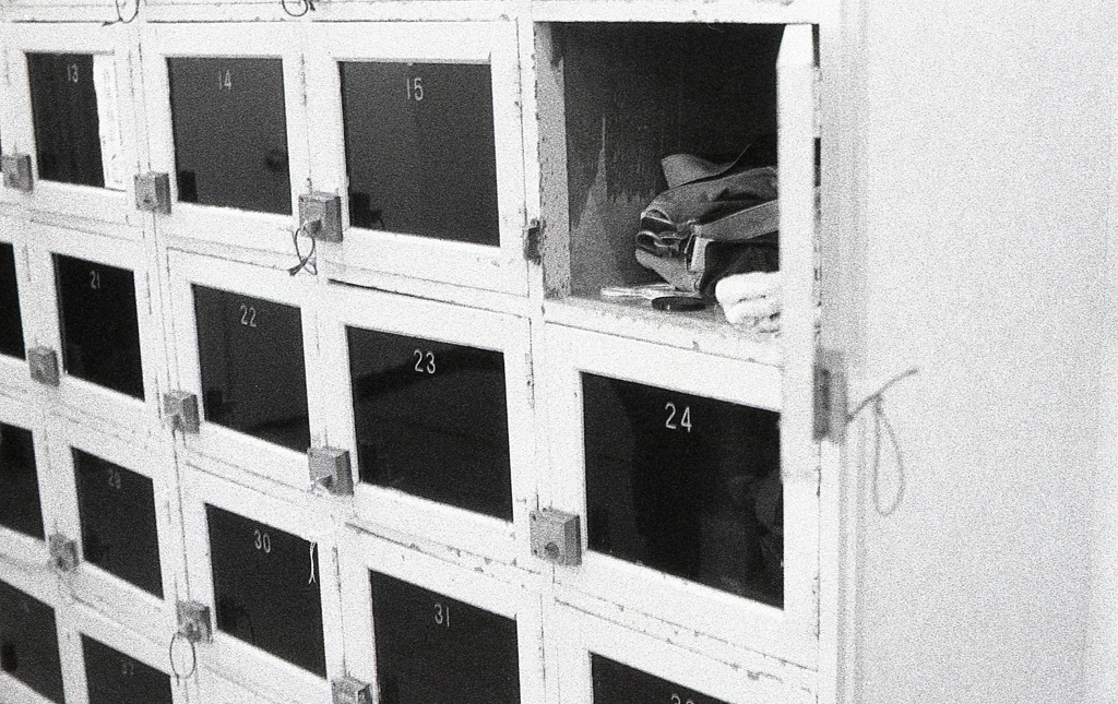 カメラバックを先に掘り込んで…