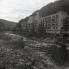 廃墟の見える城嶺橋の風景