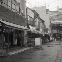 アーケードのない大須の横道