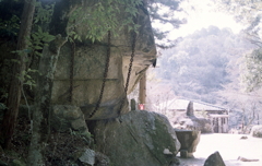 巨岩の祠　～2022年3月11日撮影