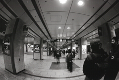 名駅降りて駅裏（西口）へ