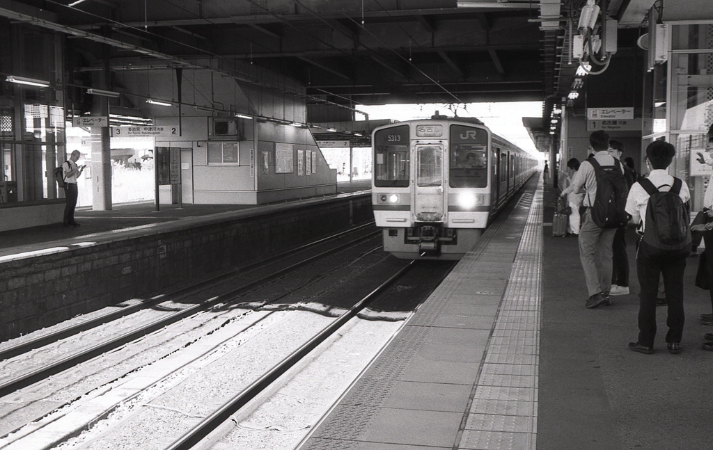 電車入行