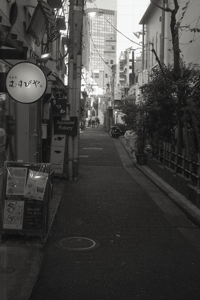 神楽小路のおむすび　～東京モノクロ