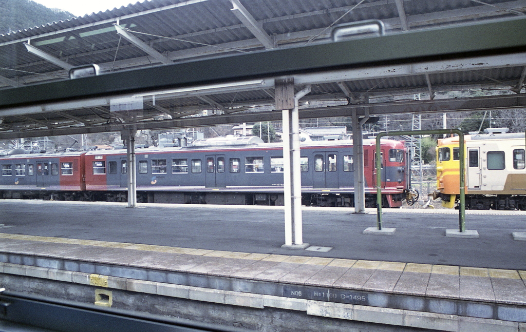 篠ノ井駅のしなの鉄道快速電車