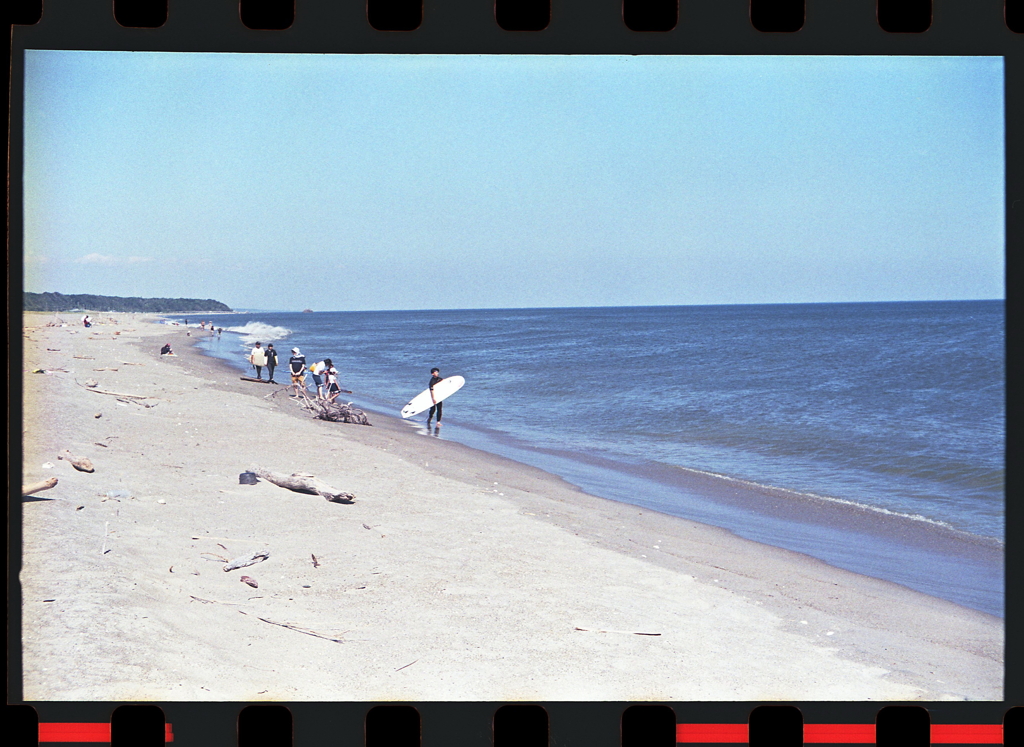 波を探すサーファー