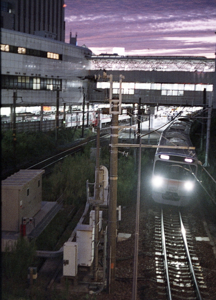 黄昏時の通勤電車