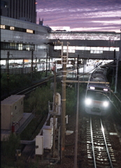 黄昏時の通勤電車