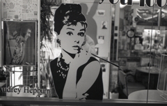 ドーナツ好きだった頃のプレスリーとヘプバーン（笑