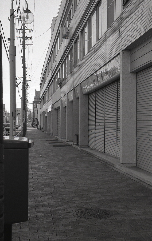 シャッター街を歩く
