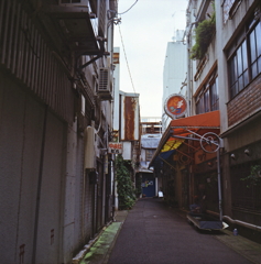 路地のアンダーな風景