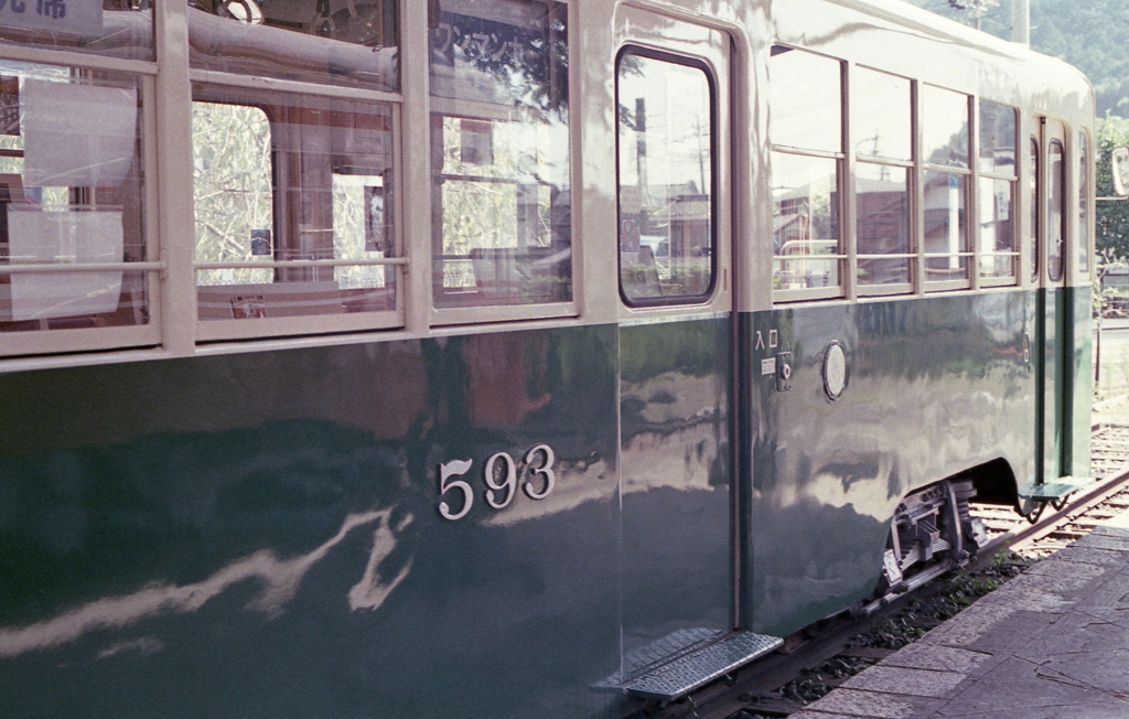車体番号「５９３」