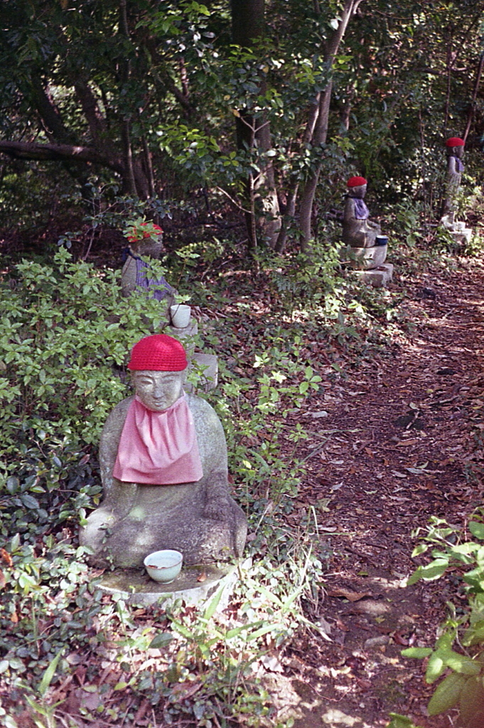 赤頭巾の地蔵群Ⅱ