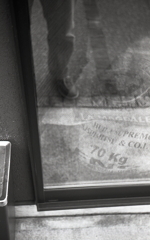 硝子越しの麻袋