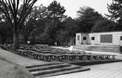 誰もいない客席ベンチ