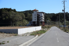 津波に残る６階建築