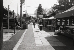 門を潜ると露店が並び