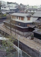 最初に用水沿いを歩こう。