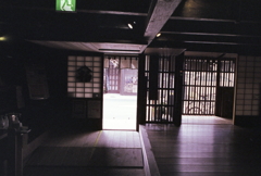 土間から街道へ