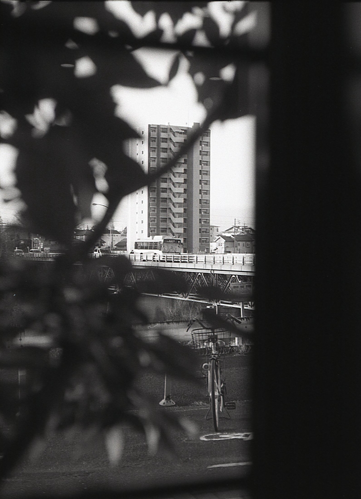 窓辺の風景・東谷橋